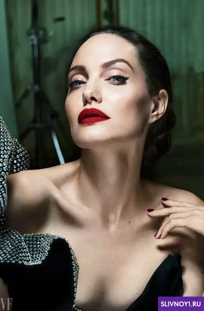 Слитые фото — Angelina jolie sliv 5 — на сайте сливы-тг.ком