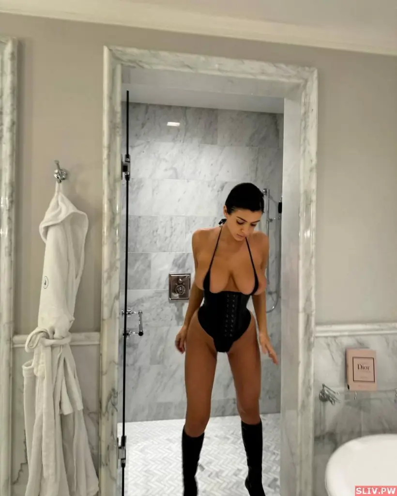 Слитые фото — Bianca censori sliv 37 — на сайте сливы-тг.ком