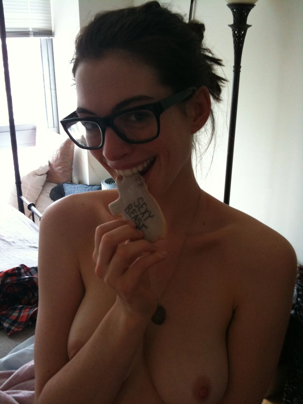 Слитые фото — Anne hathaway 20251027212229 7 1200x1600 — на сайте сливы-тг.ком