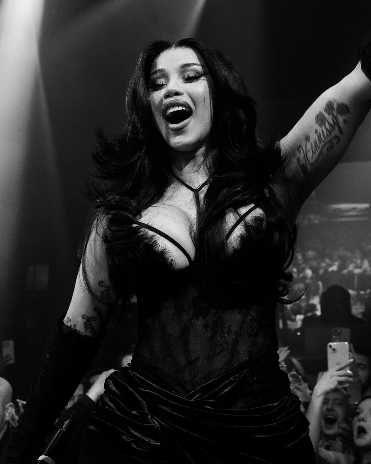 Слитые фото — Cardi b 140 — на сайте сливы-тг.ком