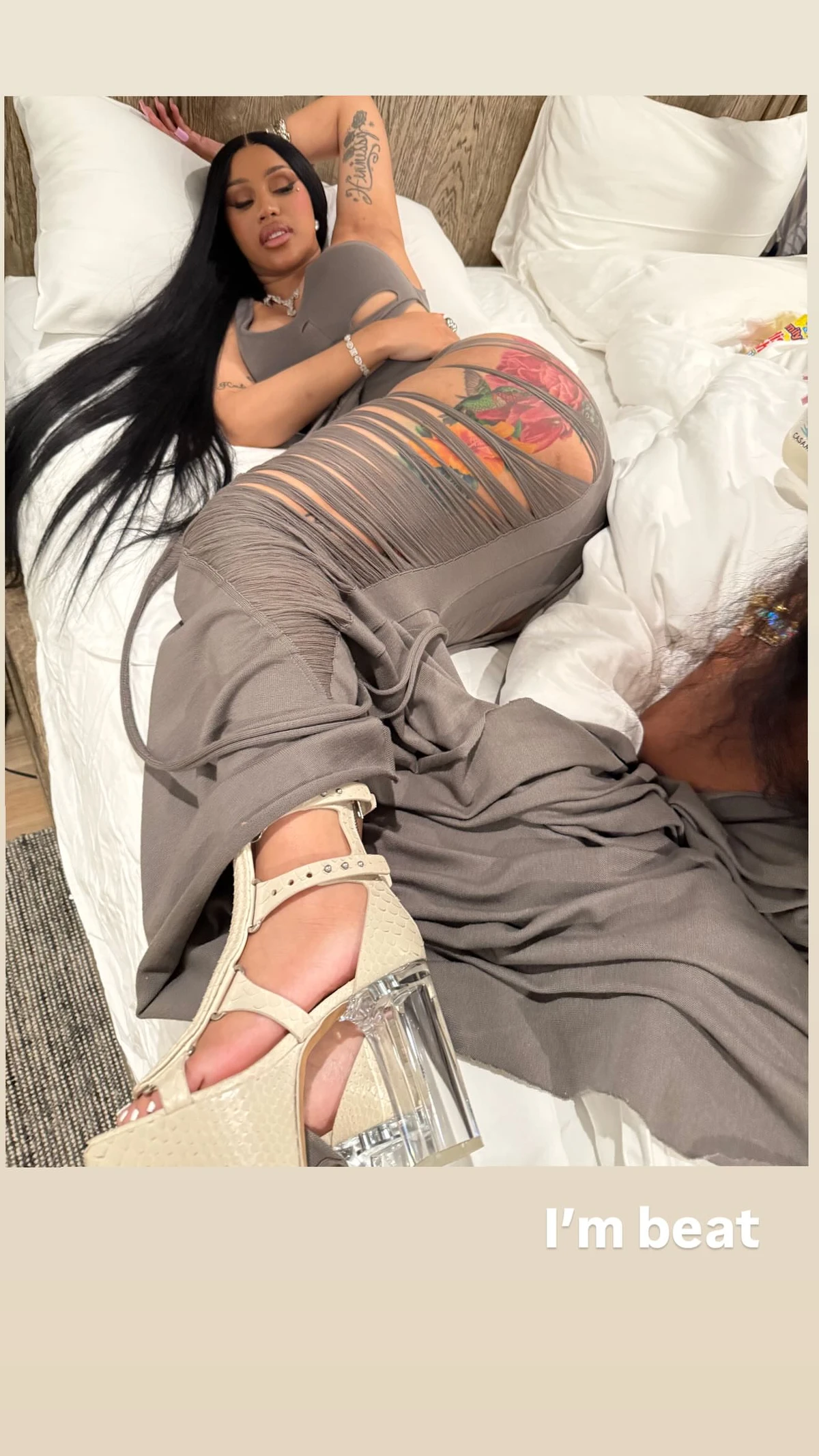 Слитые фото — Cardi b 221 — на сайте сливы-тг.ком