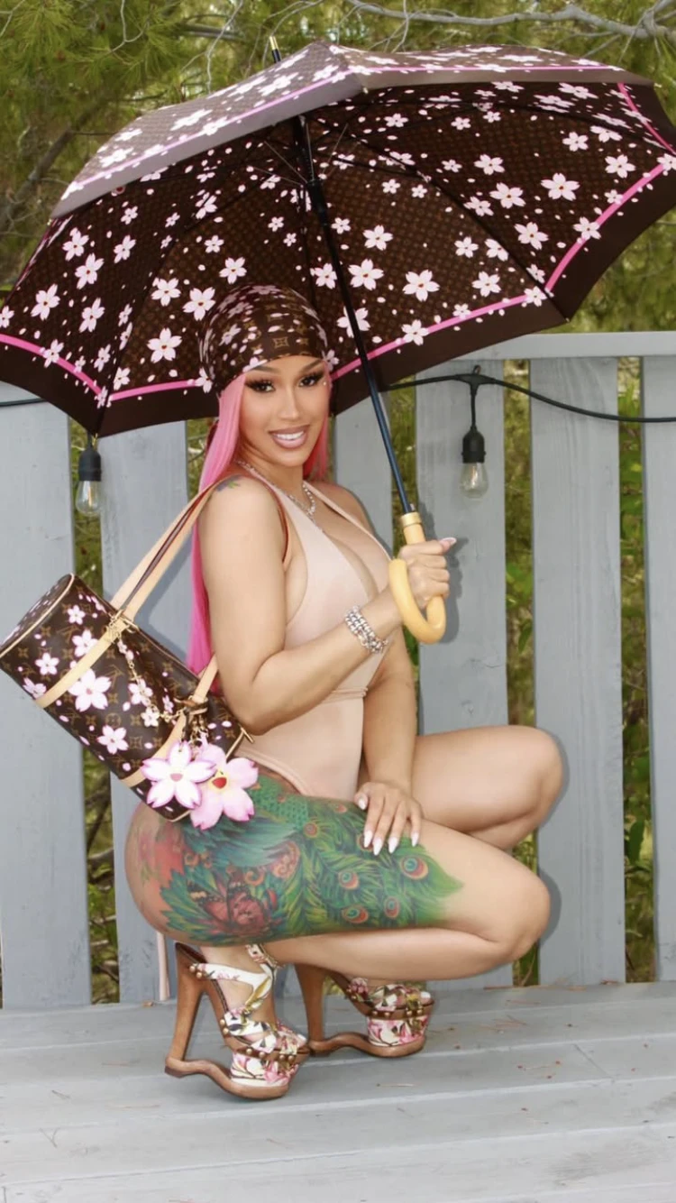 Слитые фото — Cardi b 252 — на сайте сливы-тг.ком